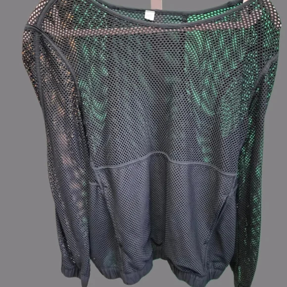 Lululemon Mesh On Mesh Pop Over Black - Picture 6 of 9
